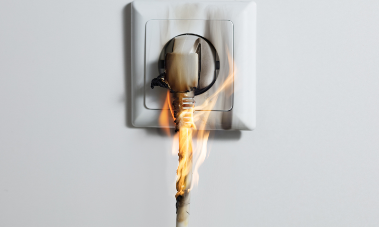 Elektrobrände – Ursachen und Prävention: Was jeder wissen sollte!