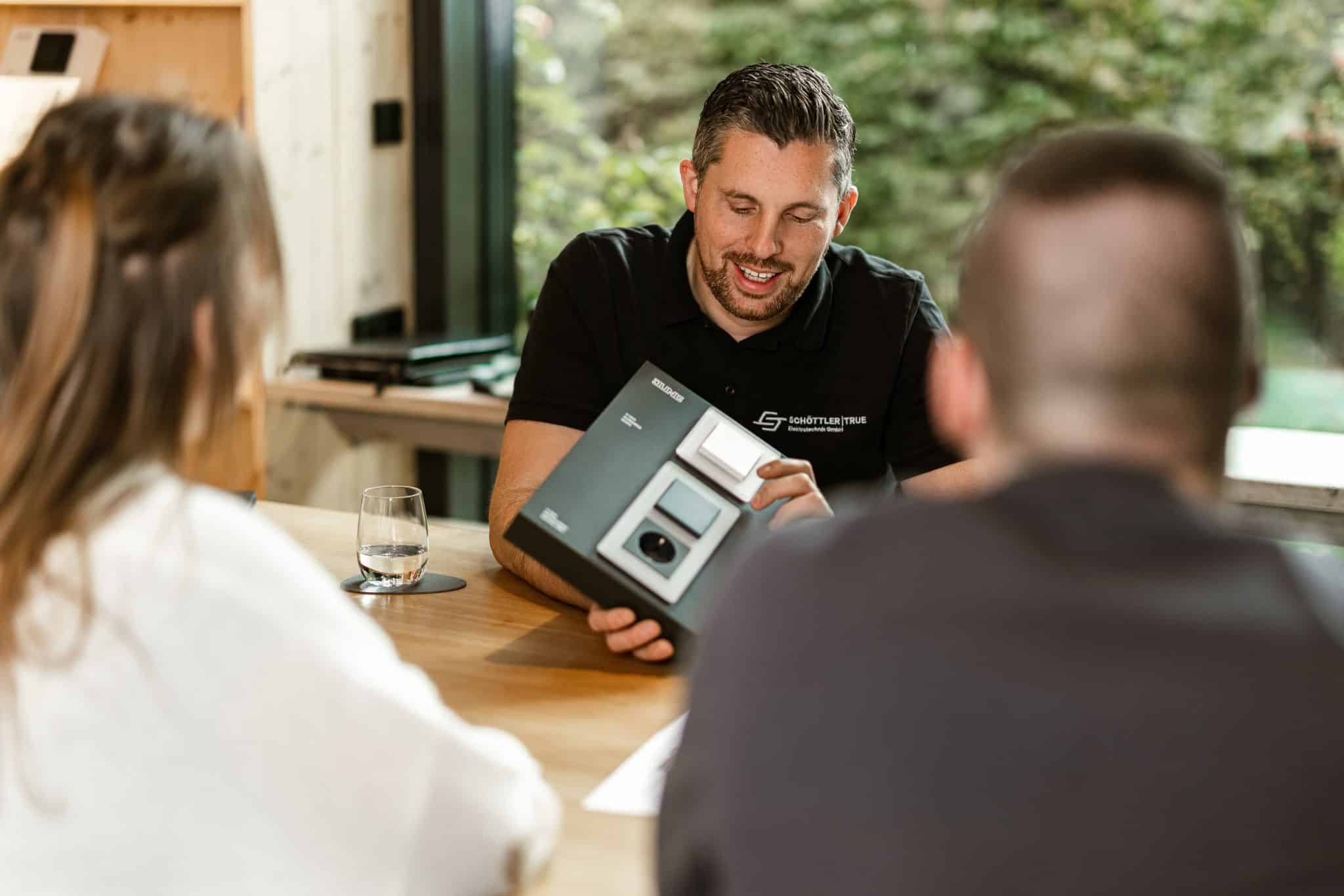 Beratung zu Photovoltaik, Speicher und Wallbox durch Schöttler & True in Stuhr