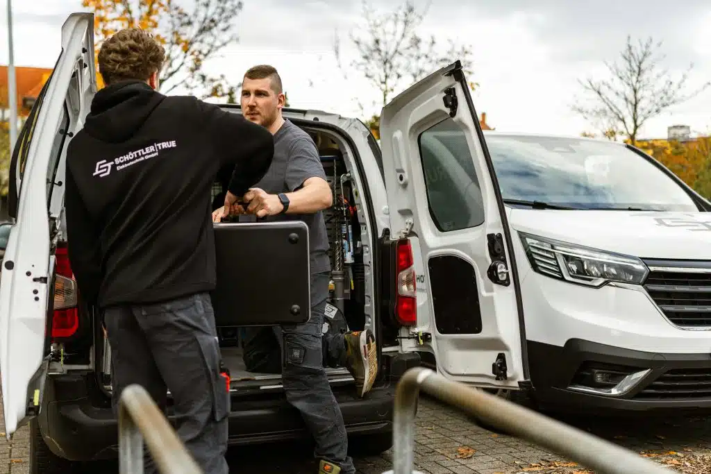 Elektriker von Schöttler & True Elektrotechnik GmbH, die spezialisten für Smart Home in Stuhr Bremen und Weyhe